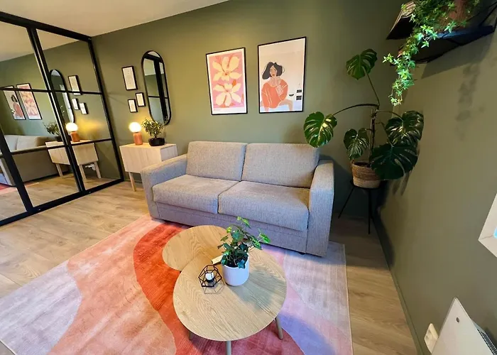 Spacious In Gruenerlokka Διαμέρισμα *